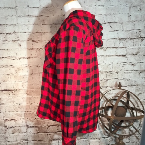 👩🏼‍🌾Buffalo Check Button Down Jacket with Hood - Picture 3 of 8